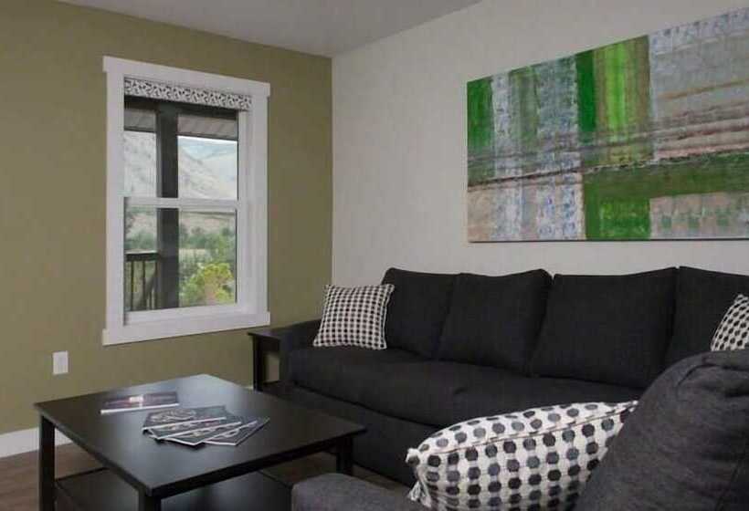 פנסיון Klippers Guest Suites