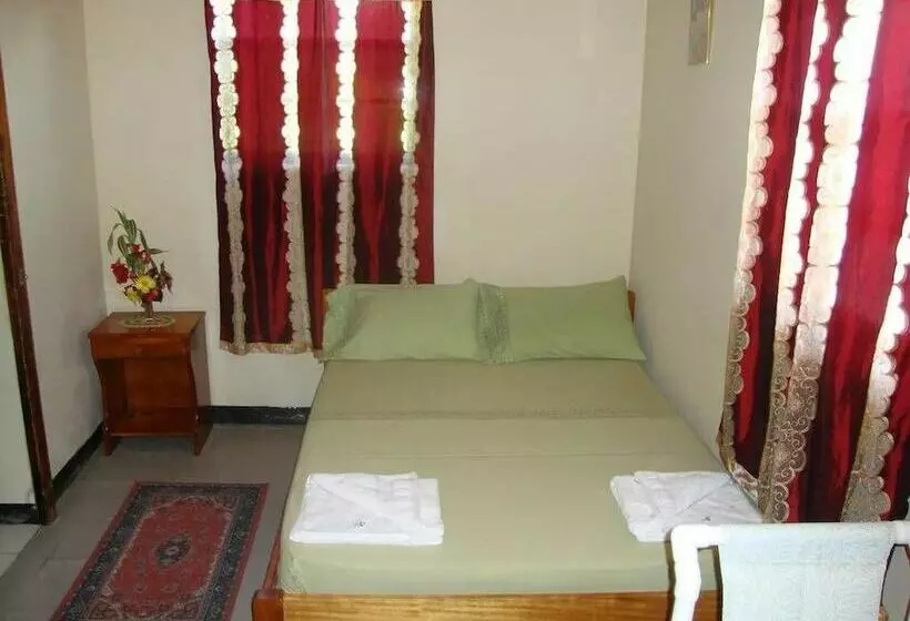 پانسیون Symes Zee Villa