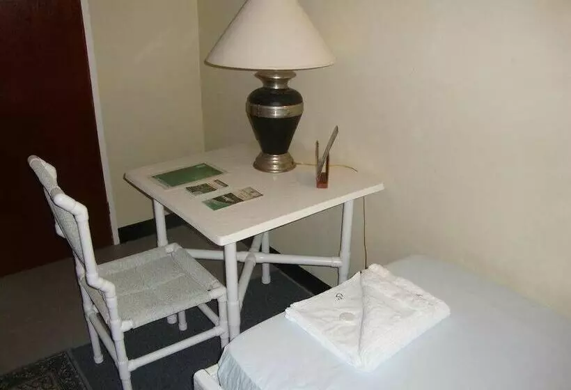 پانسیون Symes Zee Villa