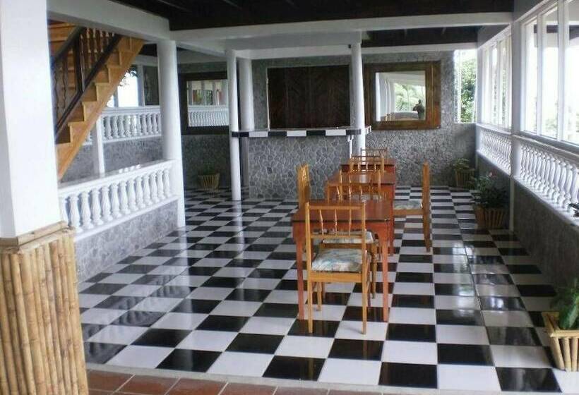 پانسیون Symes Zee Villa