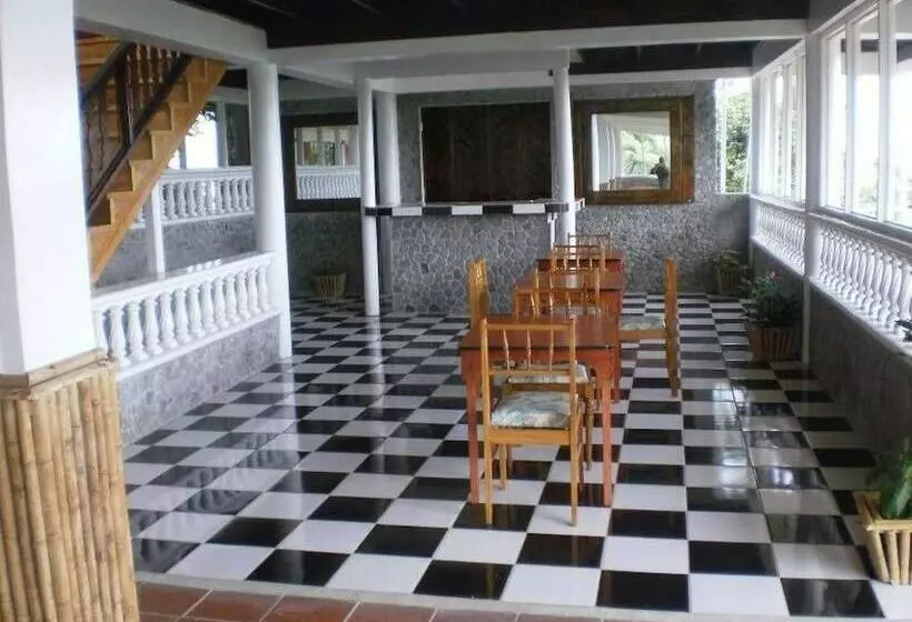 پانسیون Symes Zee Villa