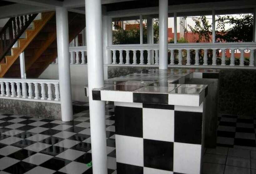 پانسیون Symes Zee Villa