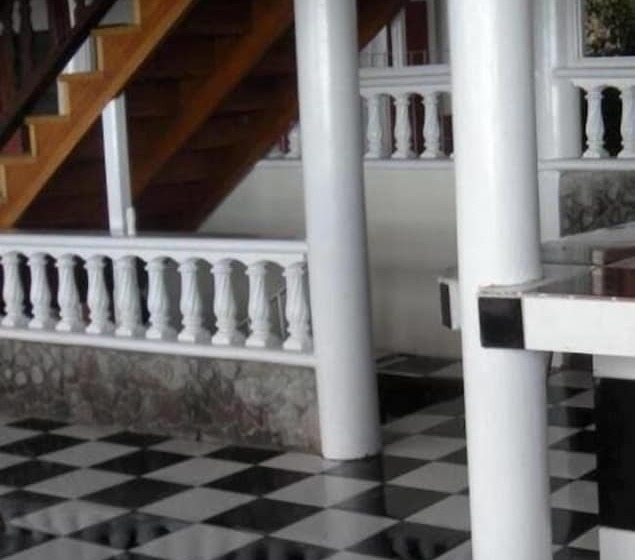 پانسیون Symes Zee Villa