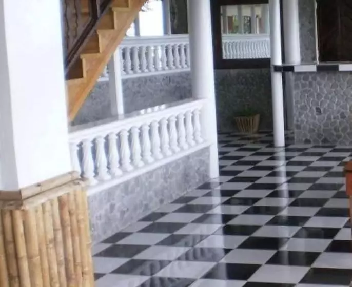 پانسیون Symes Zee Villa