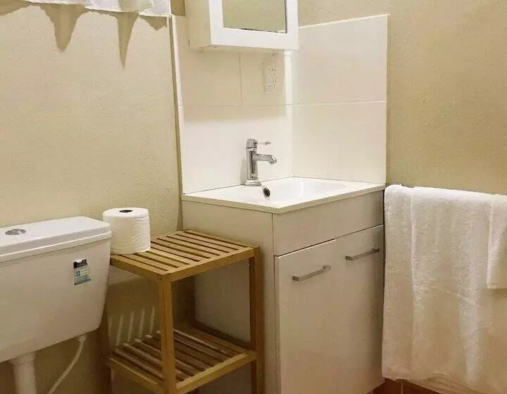 پانسیون The Tropical Villa