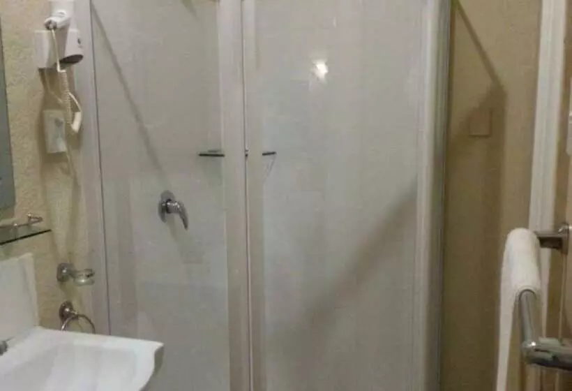 پانسیون The Tropical Villa