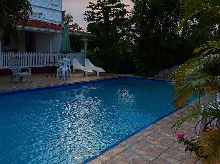 بنسيون The Tropical Villa