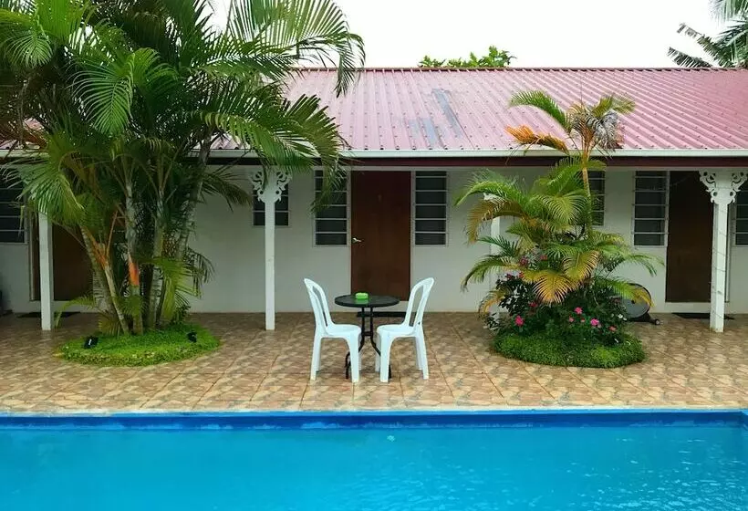 پانسیون The Tropical Villa