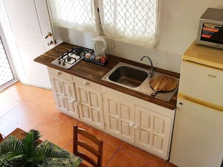 بنسيون The Tropical Villa