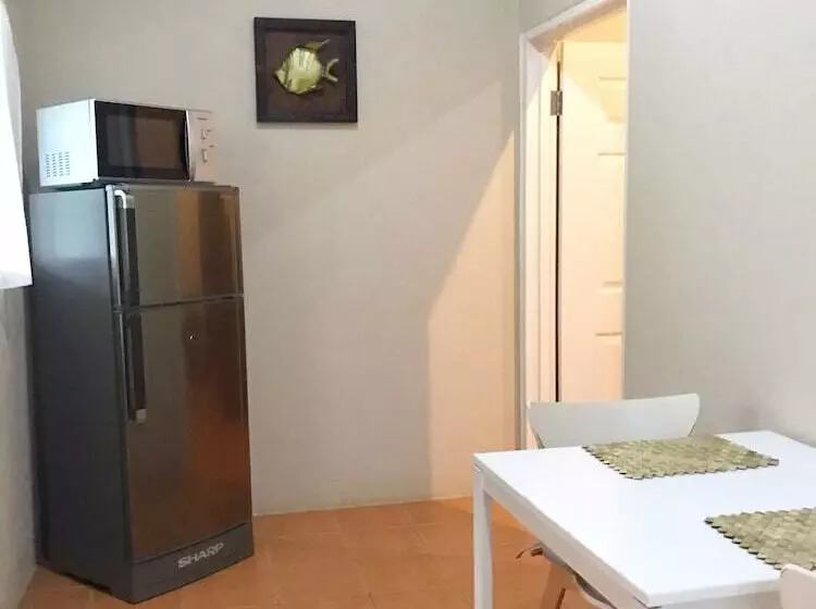 پانسیون The Tropical Villa