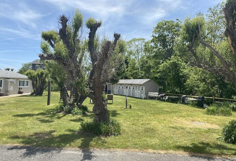 Southold Beach Motel