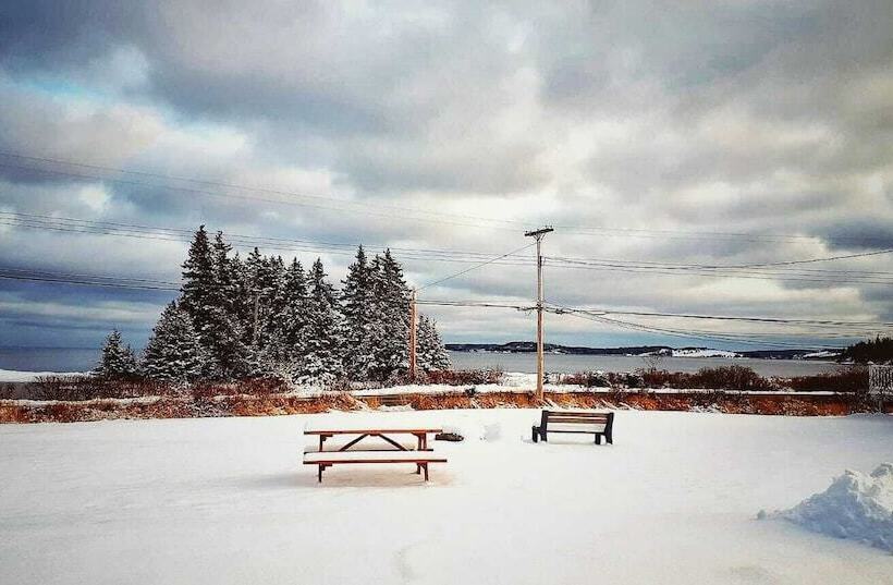 Atlantic View Motel And Cottages