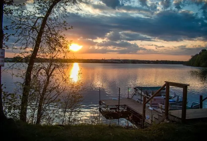 ホテル Curriers Lakeview Lodge