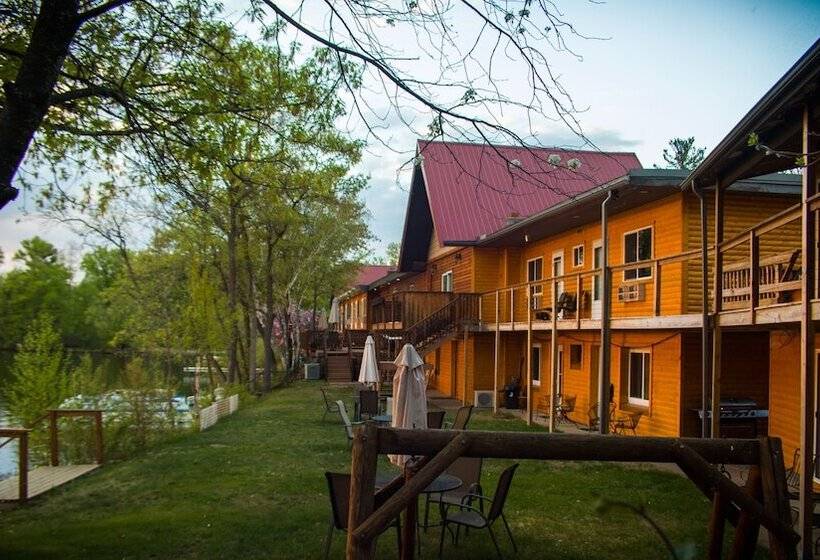 בית מלון כפרי Curriers Lakeview Lodge