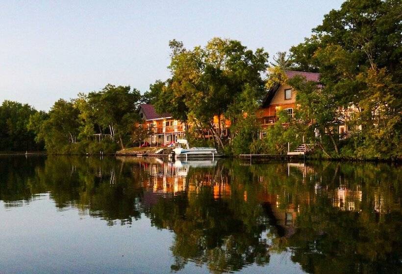 בית מלון כפרי Curriers Lakeview Lodge