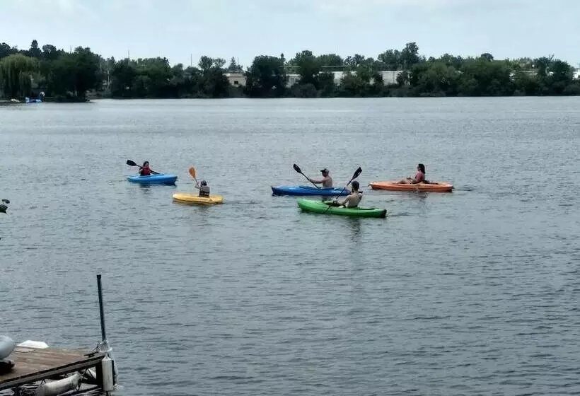 ホテル Curriers Lakeview Lodge