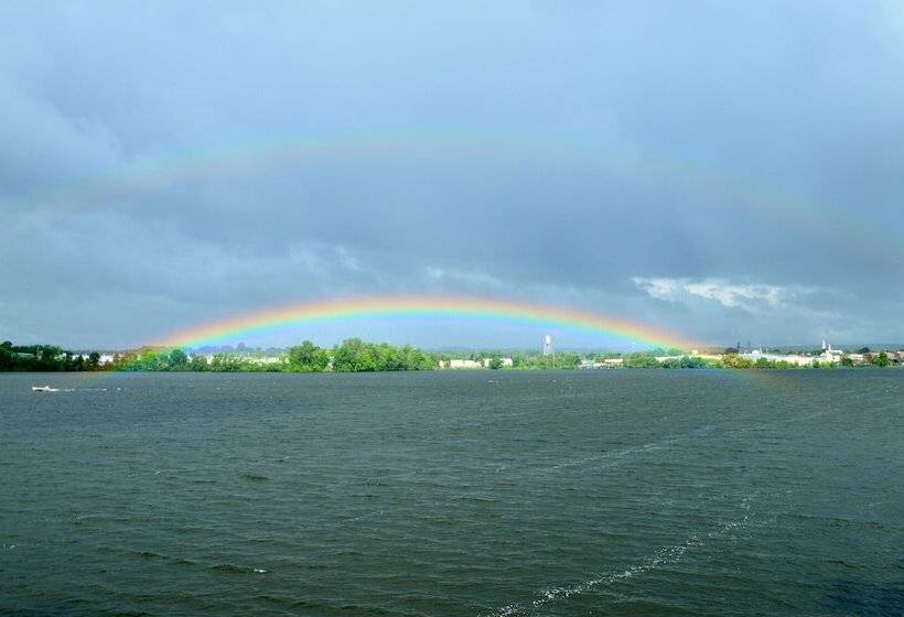 בית מלון כפרי Curriers Lakeview Lodge