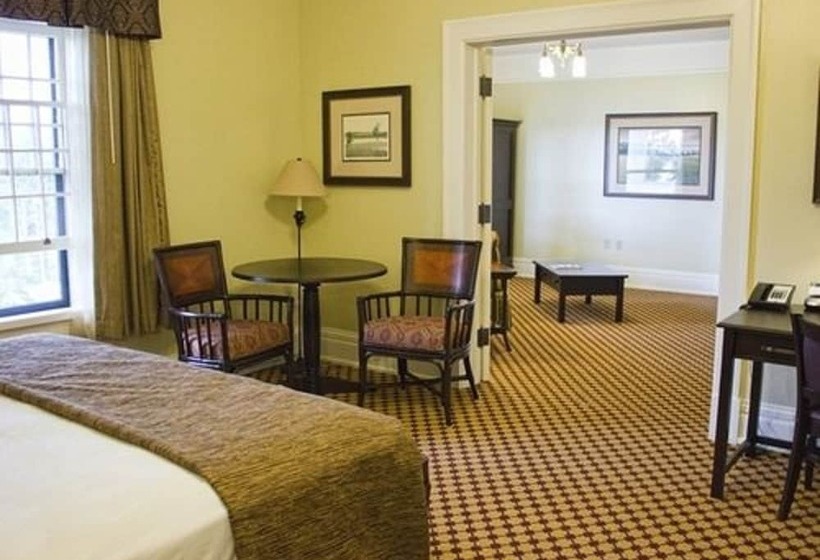 Lake Yellowstone Hotel & Cabins   Inside The Park