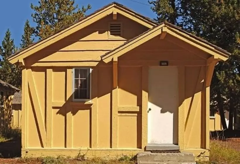 Lake Yellowstone Hotel & Cabins   Inside The Park