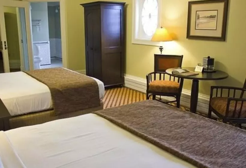 Lake Yellowstone Hotel & Cabins   Inside The Park