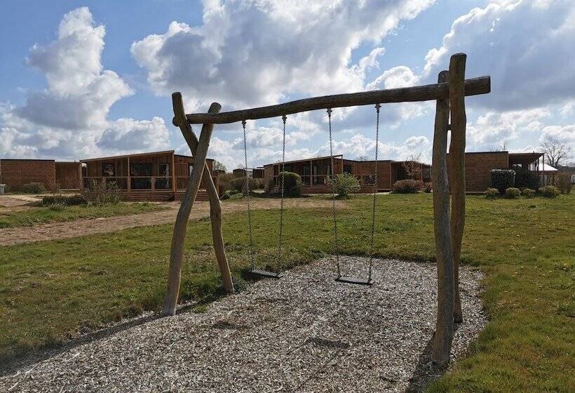 Отель Le Village De Cottages   Le Pôle Du Cheval Et De L âne