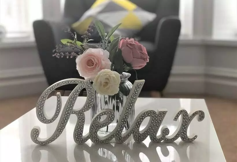 ホテル Spacious Central Cornish Townhouse