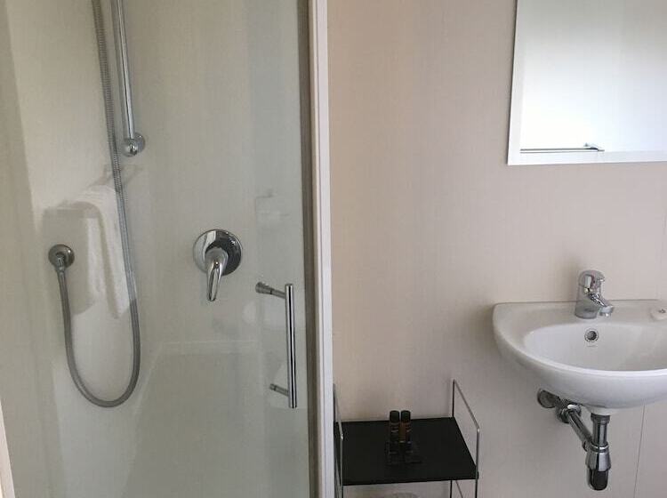 Отель Tongariro Holiday Park