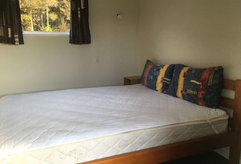 Отель Tongariro Holiday Park