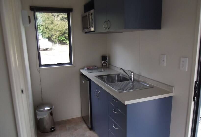 Отель Tongariro Holiday Park