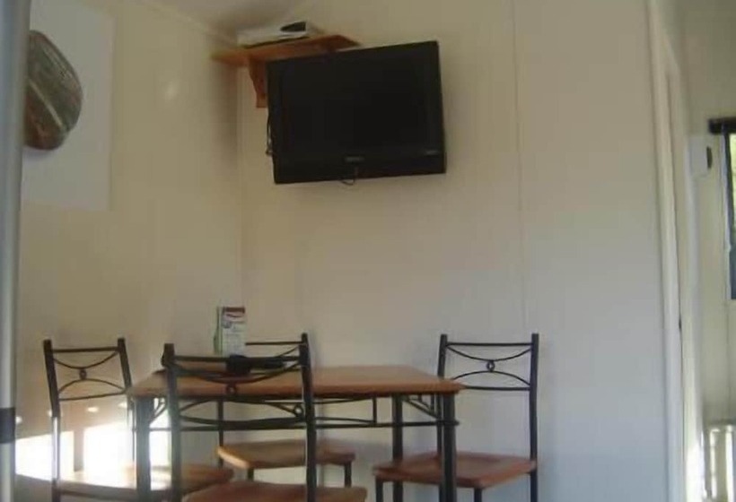 Отель Tongariro Holiday Park