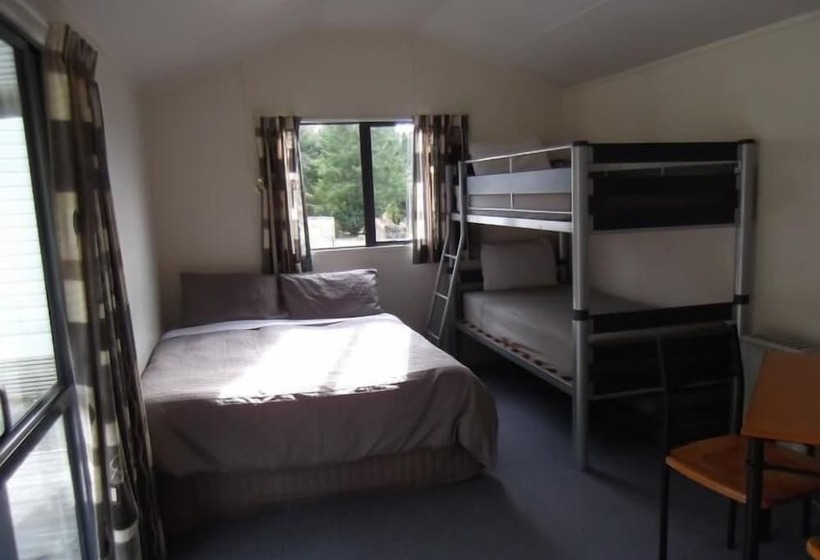 Отель Tongariro Holiday Park