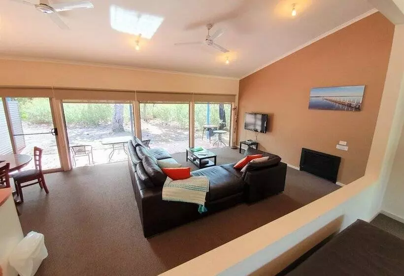 Hotelli Waterfront Retreat At Wattle Point