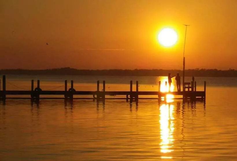 Hotelli Waterfront Retreat At Wattle Point