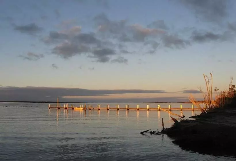 Hotelli Waterfront Retreat At Wattle Point