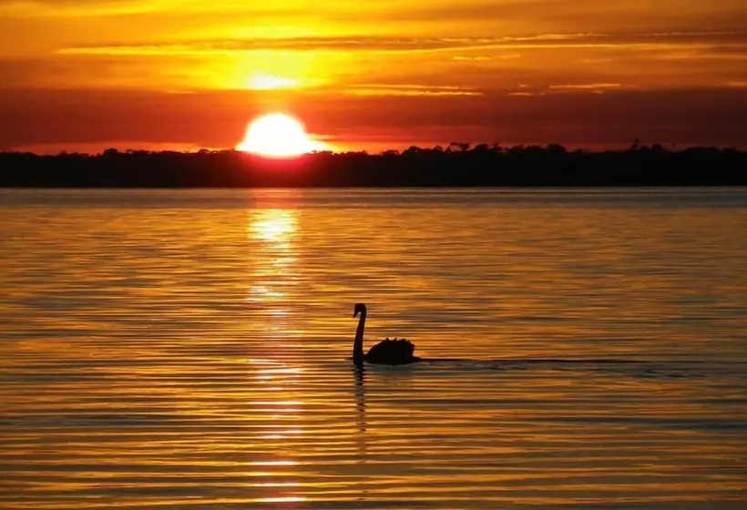 Hotelli Waterfront Retreat At Wattle Point