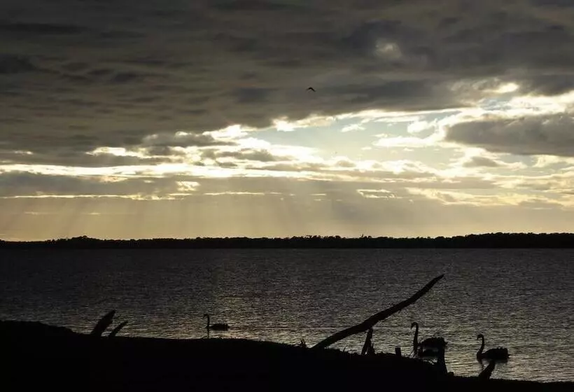 Hotelli Waterfront Retreat At Wattle Point