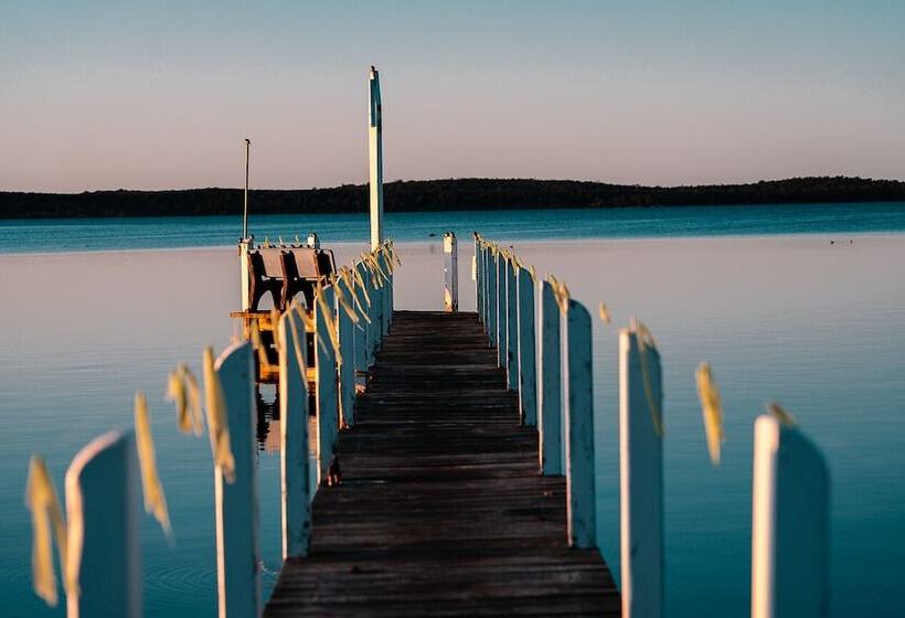 Отель Waterfront Retreat At Wattle Point