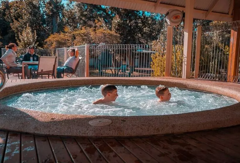 Hotelli Waterfront Retreat At Wattle Point