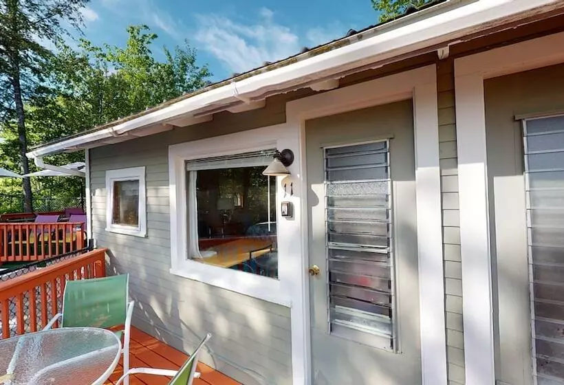 ペンション The Lakeview Inn & Cottages