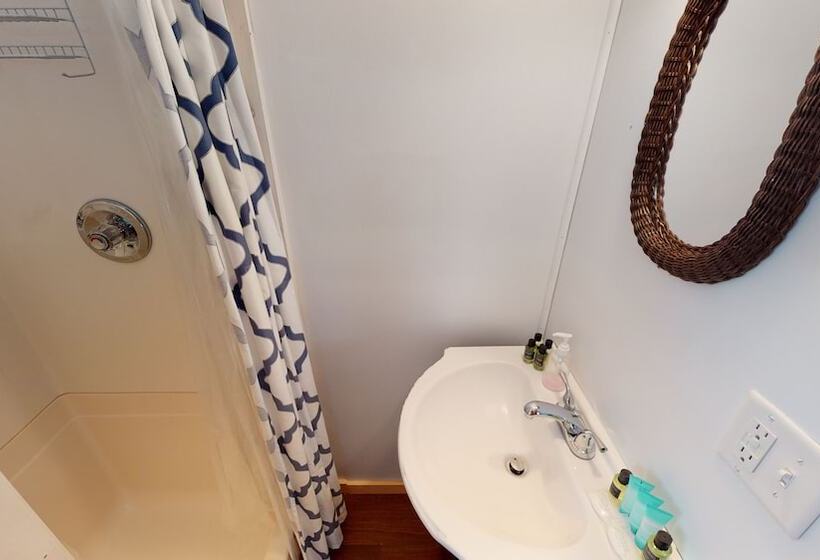 膳宿费 The Lakeview Inn & Cottages