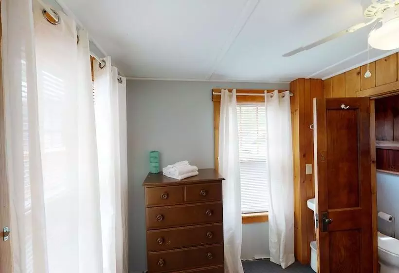 ペンション The Lakeview Inn & Cottages