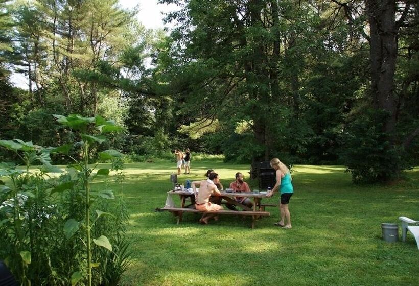 Saratoga Garden Motel