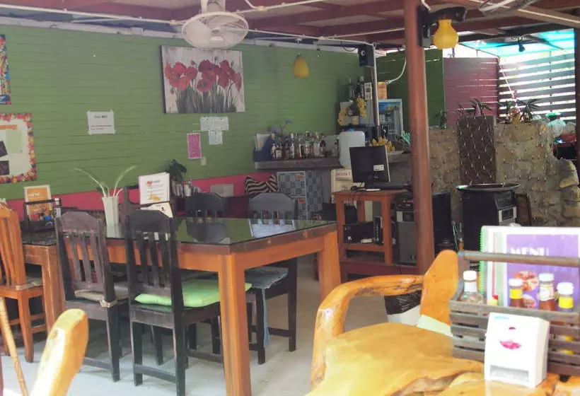 호스텔 Baan Phatchara