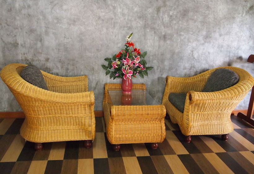 호스텔 Baan Phatchara