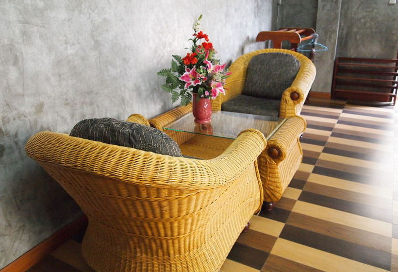 호스텔 Baan Phatchara