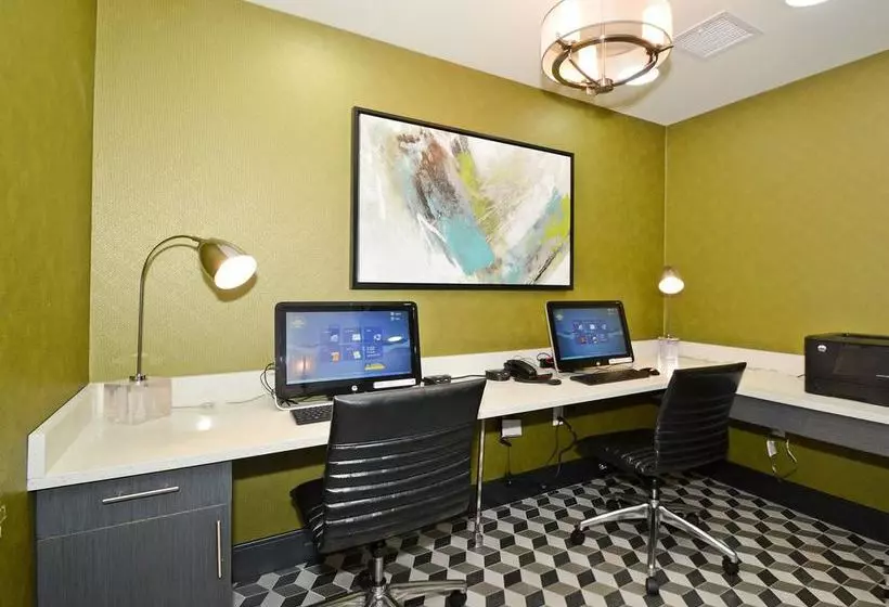 Best Western Plus Laguardia Airport Hotel Queens