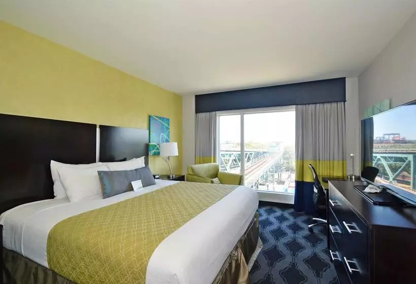 Best Western Plus Laguardia Airport Hotel Queens