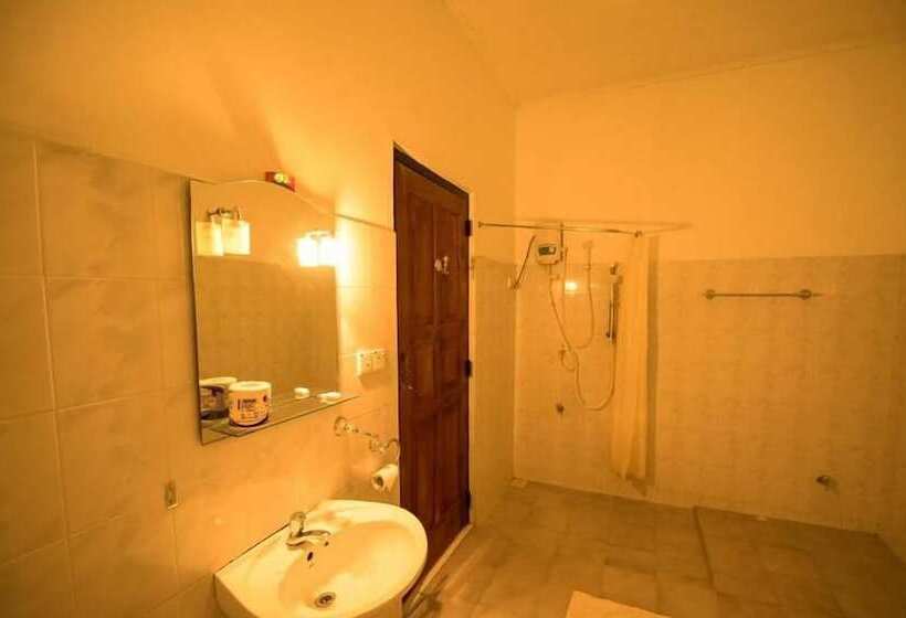 호텔 Latheena Resort