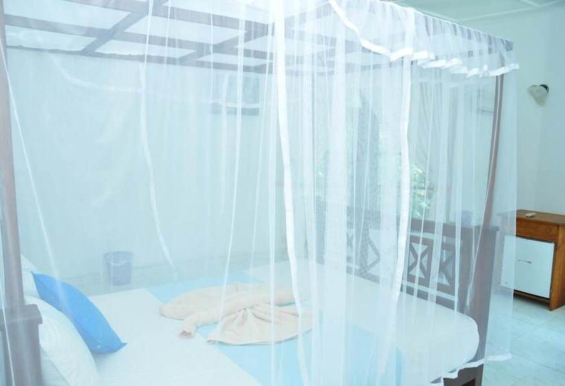 호텔 Latheena Resort