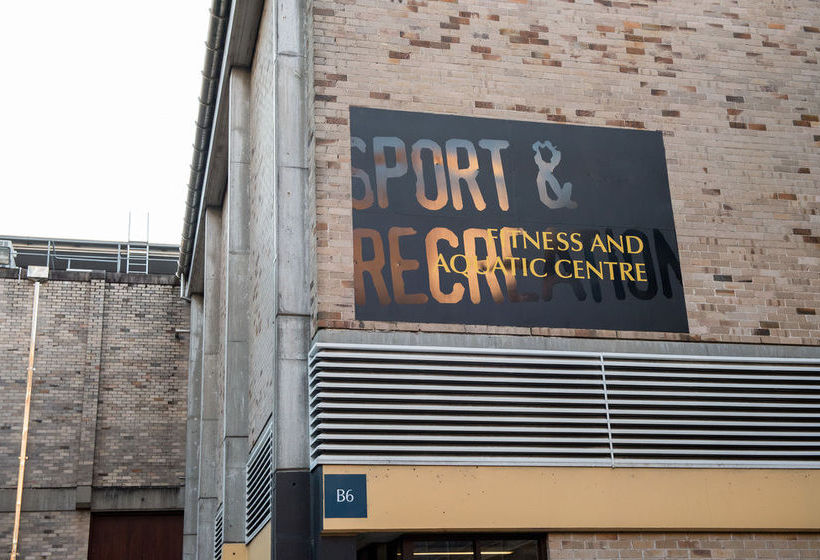 בית מלון כפרי Racecourse Space Pop Up